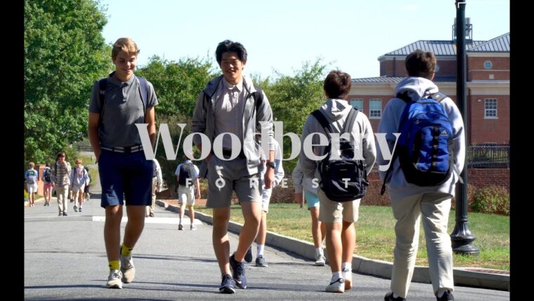 Woodberry Forestのキャンパスを歩く生徒たち|id=1650